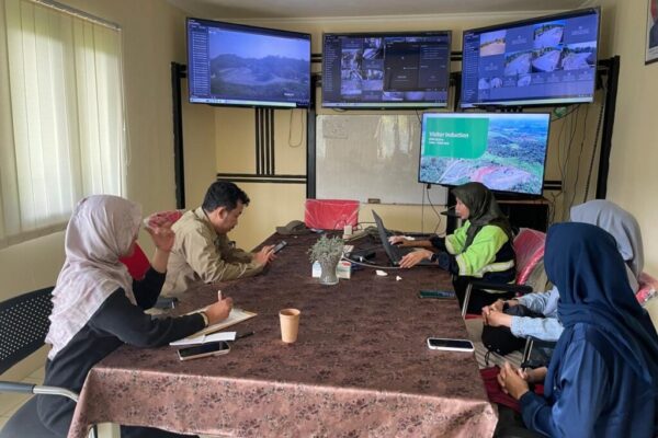 diskusi (2) Survei Primer & Diskusi AMDAL: Tambang Batuan Andesit Kab. Bogor